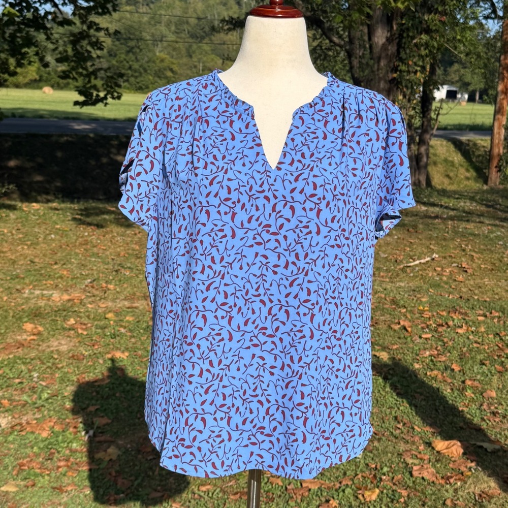 41 Hawthorn Womens XL Blue Burgundy Floral Split Neck Ruffle Blouse Short Sleeve